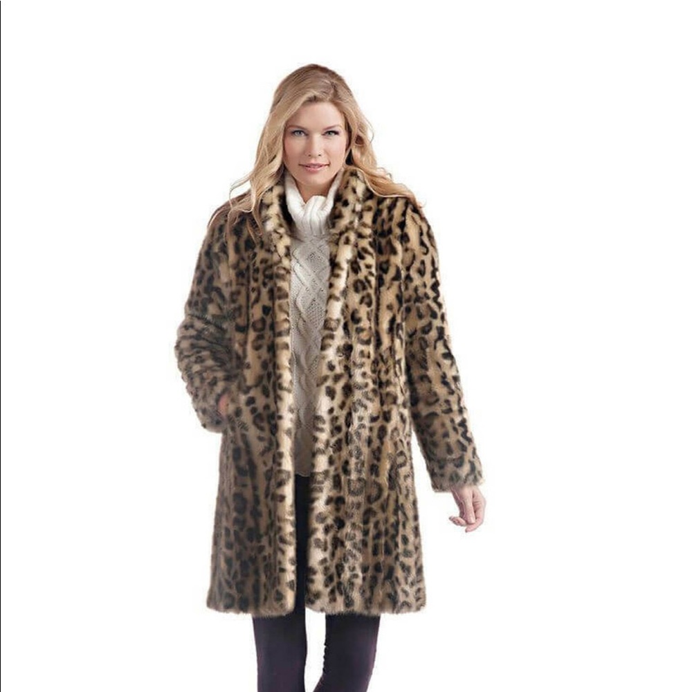 Beautiful faux fur coat.  Tickets are removed but jacket has never been worn.